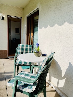 Outdoor dining - Apartment 'Johanna' with Shared Terrace and Wi-Fi (Löhnberg)