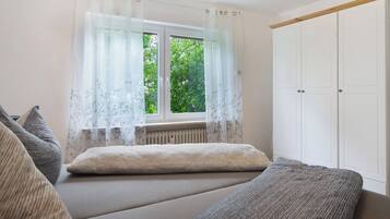 1 bedroom, iron/ironing board, free WiFi, bed sheets