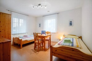 2 habitaciones, tabla de planchar con plancha y wifi gratis 