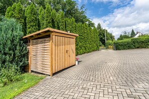 Property grounds - Holiday Apartment 'Grünzweig' with Private Terrace by the Water (Oelsnitz/Vogtl.)