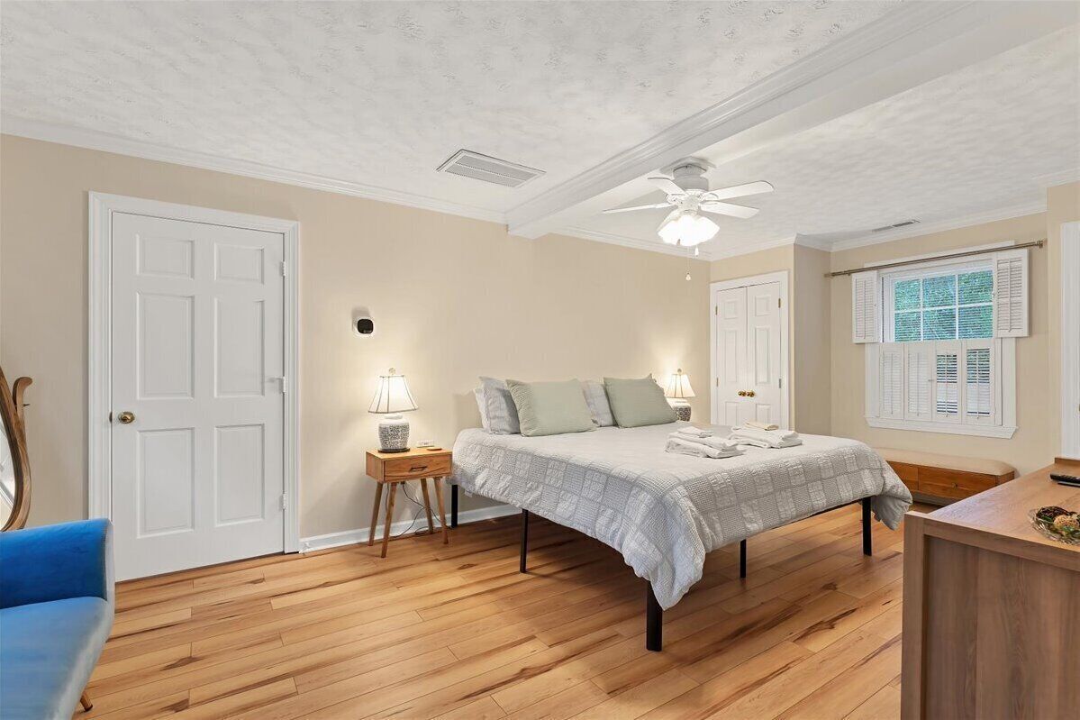 1 chambre, fer et planche à repasser, accès Internet, draps fournis