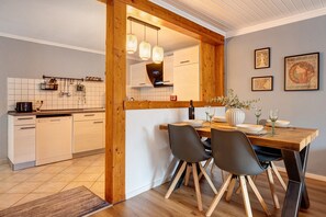 Kylskåp, ugn, spishäll och diskmaskin