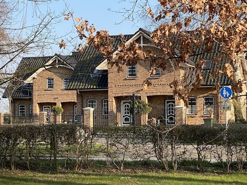 Ferienhaus 'Haus Am Dorfteich B Eingefriedet' mit privater Terrasse, Gemeinschaftsgarten und WLAN