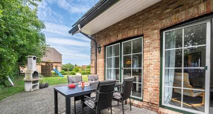 Ferienhaus 'Haus Am Dorfteich B Eingefriedet' mit privater Terrasse, Gemeinschaftsgarten und WLAN