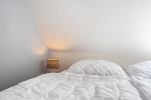 2 bedrooms, iron/ironing board, free WiFi