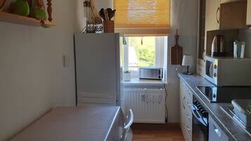 Frigorífic, microones, forn i placa de cuina