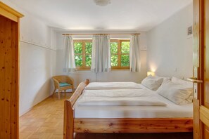 2 bedrooms, free WiFi, bed sheets - Apartment 3 with Shared Garden, Balcony and Wi-Fi (Eschlkam)