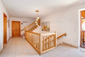 Interior - Apartment 3 with Shared Garden, Balcony and Wi-Fi (Eschlkam)