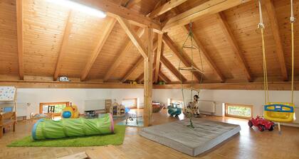 Apartment 'Ferienwohnung 4' with Shared Garden, Balcony and Wi-Fi