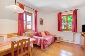 Télévision, table de tennis de table