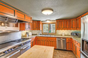 Réfrigérateur, micro-ondes, plaque de cuisson, lave-vaisselle