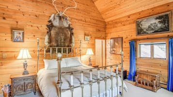 9 bedrooms, desk, iron/ironing board, Internet