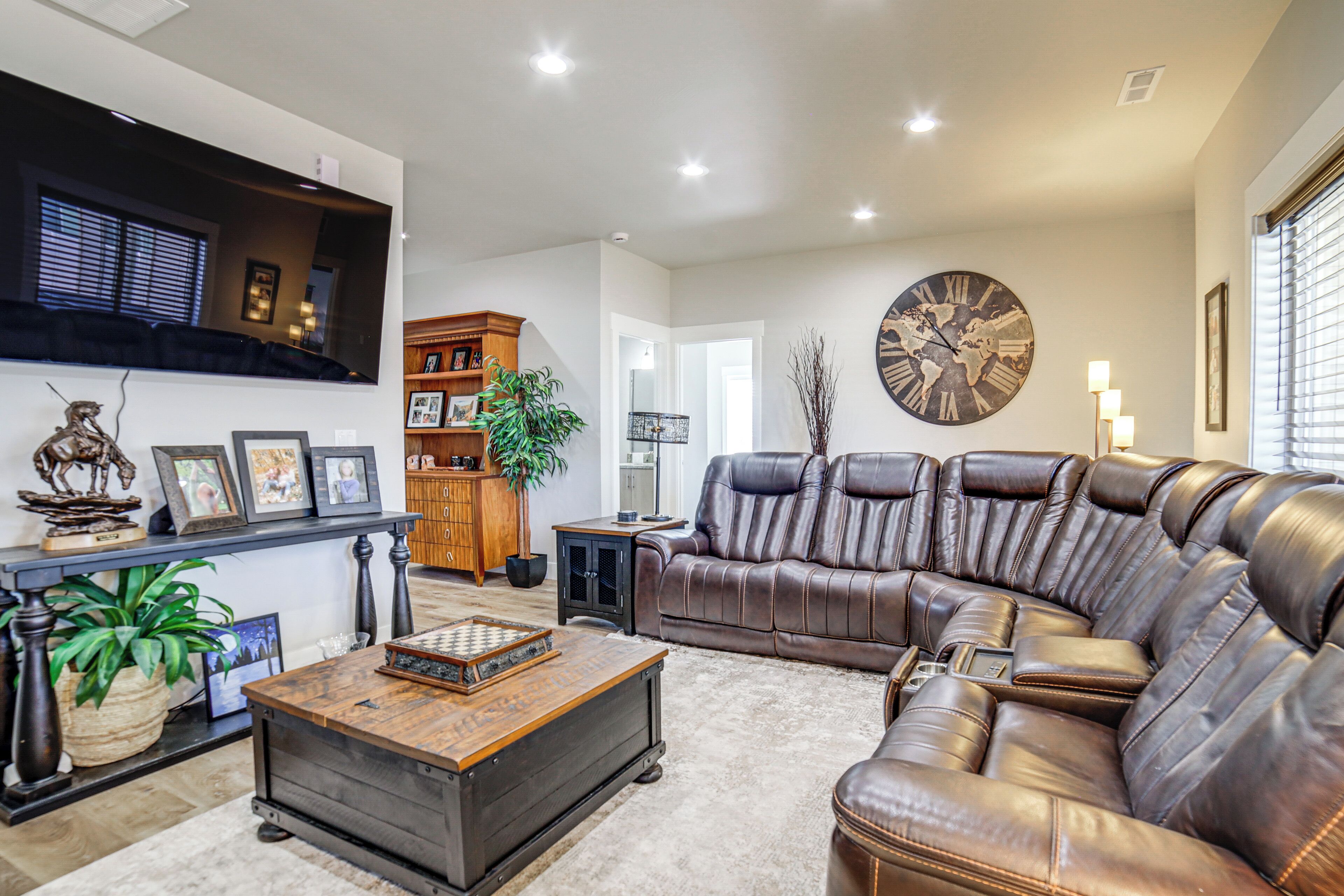 Dog-Friendly Shelley Townhome w/ Private Hot Tub!