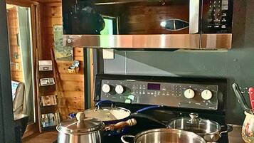 Køleskab, mikrobølgeovn, ovn, kogeplade