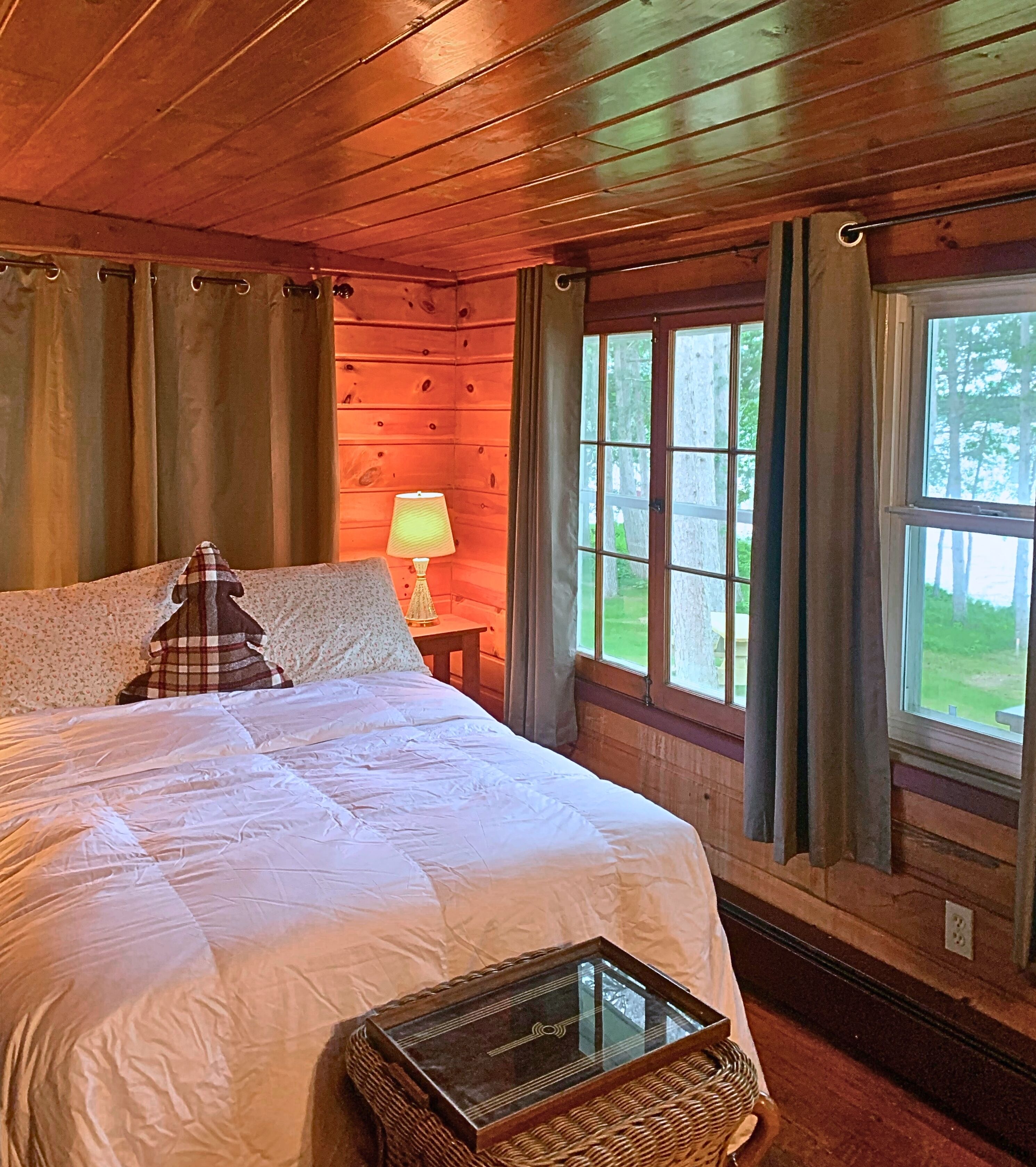 4 عدّة غرف نوم وواي فاي مجانًا وملاءات أسرّة