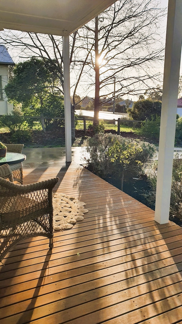 Terrace/patio - Cosy, 1930's Country Style Cottage, Walking Distance From Town. (Mount Barker)
