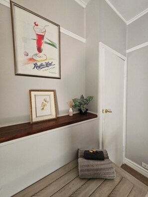 Interior - Cosy, 1930's Country Style Cottage, Walking Distance From Town. (Mount Barker)