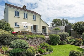 Exterior - Peaceful Home, Sea Views, Private Parking (Trewarmett)