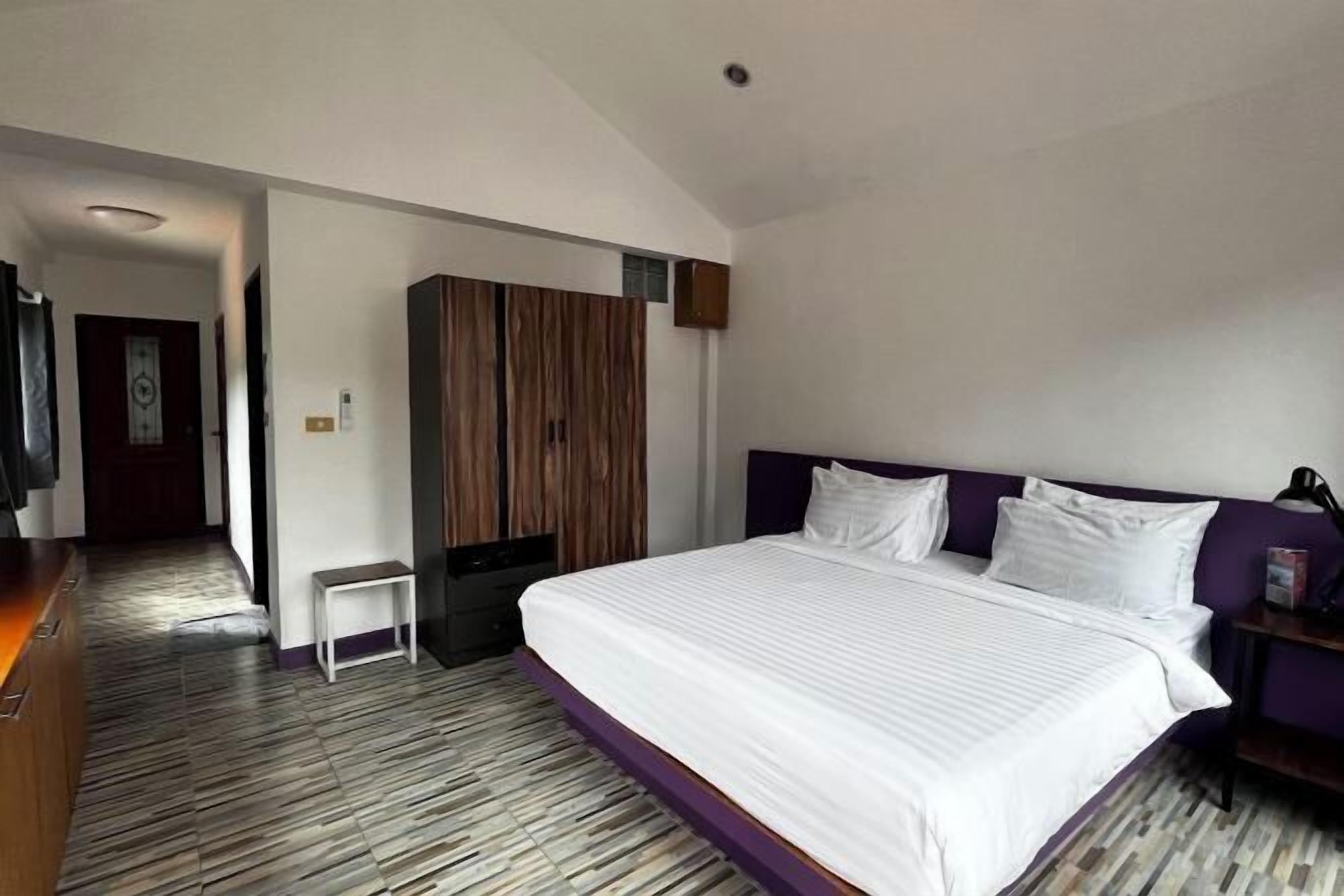 Pillowtop-Betten, Schreibtisch, laptopgeeigneter Arbeitsplatz