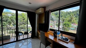 Pillow-top beds, desk, laptop workspace, free WiFi - Coco mountain view (Karon)