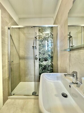 Shower, hair dryer, bidet, towels - Dimore Hyblon (Cassaro)