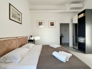 Basic Double or Twin Room, Balcony, City View | Desk, laptop workspace, free WiFi - Dimore Hyblon (Cassaro)