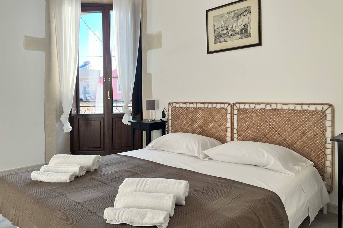 Basic Double or Twin Room, Balcony, City View | Desk, laptop workspace, soundproofing, free WiFi