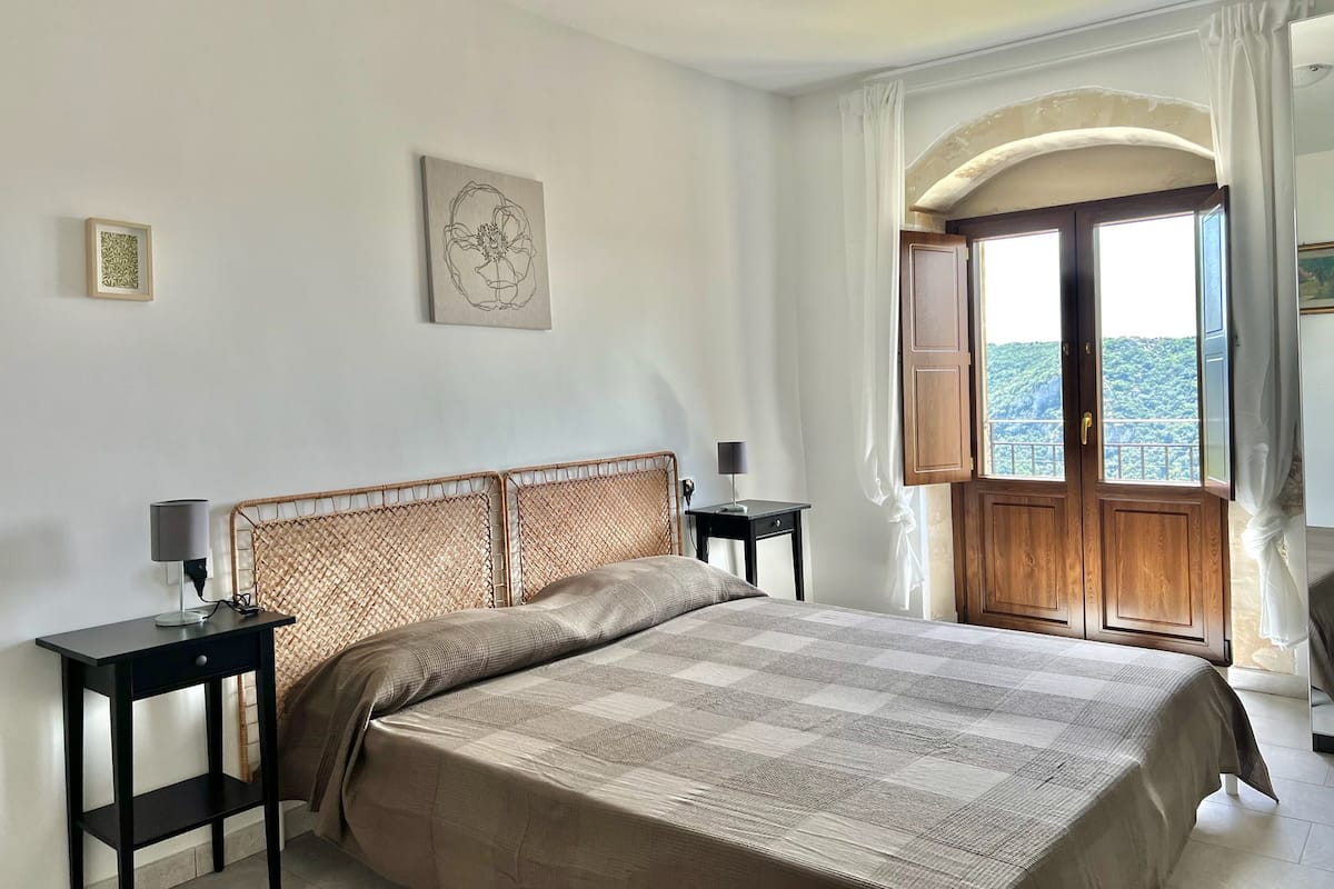 Basic Double or Twin Room, Balcony, Mountain View | Desk, laptop workspace, free WiFi