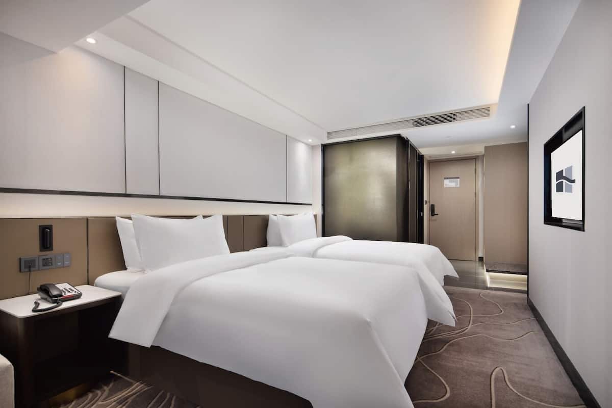 Comfort-Zweibettzimmer | Schreibtisch, laptopgeeigneter Arbeitsplatz, kostenloses WLAN