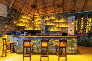 Bar (on property) - Masheda Palms Resort (Buloba)