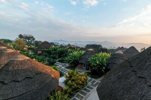 Seprai katun Mesir, seprai premium, busa memori, dan isi minibar gratis