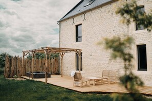 Terrace/patio - Le Clos D'omaha, Domaine Éco-responsable Proche de la Plage D'omaha Beach (Englesqueville-la-Percée)