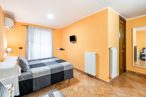 2 bedrooms, WiFi (free) - Villa in Monterotondo with Pool & Tiber Views (Monterotondo)