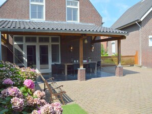 屋外ダイニングエリア