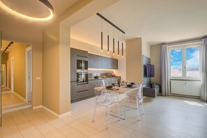 Departamento estándar, varias habitaciones (Viktor Salò | 100m from Lake &) | Restaurantes