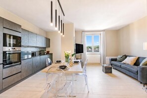 Leilighet – standard, 2 soverom, mikrobølgeovn (Viktor Salò | 100m from Lake &) | Innvendig