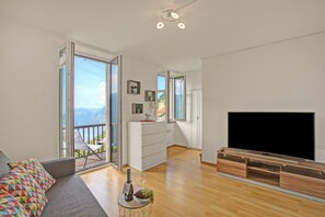 Casa de ciudad familiar, varias habitaciones (Casa Angelina Panoramica - Monte Brè) | Área de sala de estar