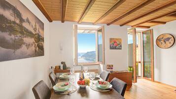 Residenza familiare, camere multiple (Casa Angelina Panoramica - Monte Brè) | Ristoranti
