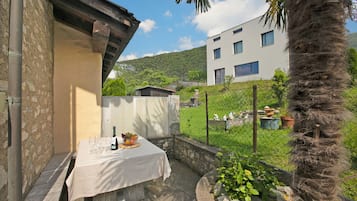 Family Townhome, Multiple Bedrooms (Casa Angelina Panoramica - Monte Brè) | Outdoor dining