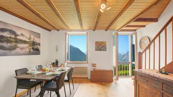Family Townhome, Multiple Bedrooms (Casa Angelina Panoramica - Monte Brè) | Dining