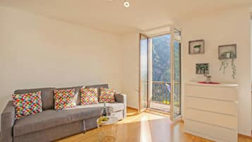Family Townhome, 1 Bedroom, Microwave (Casa Angelina Panoramica - Monte Brè) | Living area