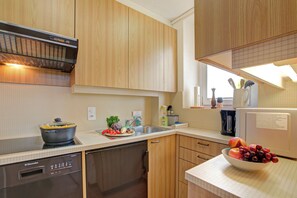 Familien-Stadtwohnung, Mehrere Schlafzimmer (Casa Angelina Panoramica - Monte Brè) | Eigene Küche | Kühlschrank, Mikrowelle, Herdplatte, Geschirrspüler