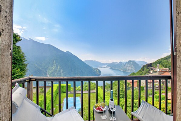 Residenza familiare, camere multiple (Casa Angelina Panoramica - Monte Brè) | Parco della struttura