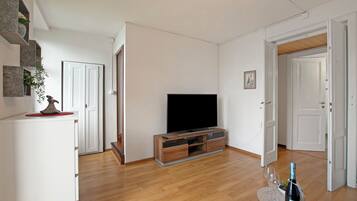 Residenza familiare, camere multiple (Casa Angelina Panoramica - Monte Brè) | Interni