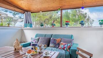 Casa familiare, camere multiple, fronte mare (La Porta Sul Mare - on the sea) | Ristorazione all'aperto