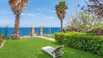 Casa familiare, camere multiple, fronte mare (La Porta Sul Mare - on the sea) | Parco della struttura