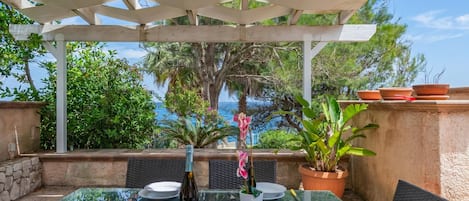 Family House, Multiple Bedrooms, Sea Facing (La Porta Sul Mare - on the sea) | Outdoor dining