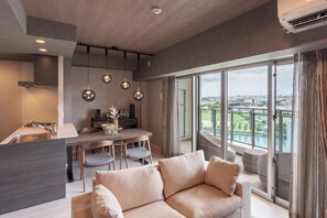 Kondominium Superior, beranda, pemandangan laut | Area keluarga | TV LCD