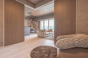 高级公寓式客房, 外廊, 海景 | 起居区 | 液晶电视