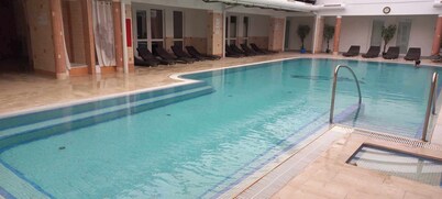 Pool&relax Apartman: Pihenés a Medencénél. Közvetlen Gyógy/élményfürdő Mellett